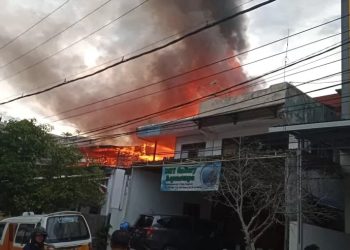 SI JAGO MERAH KEMBALI BERAKSI,ENAM BANGUNAN DI BALIKPAPAN HANGUS DI LALAPNYA