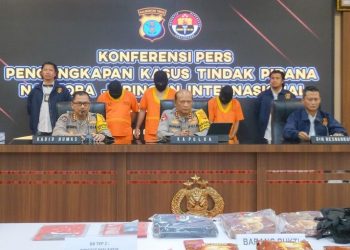 WASPADA PEREDARAN NARKOTIKA,POLDA KALTIM BERHASIL BONGKAR JARINGAN INTERNASIONAL 32 GRAM SABU BERHASIL DI SITA