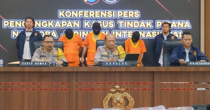 WASPADA PEREDARAN NARKOTIKA,POLDA KALTIM BERHASIL BONGKAR JARINGAN INTERNASIONAL 32 GRAM SABU BERHASIL DI SITA