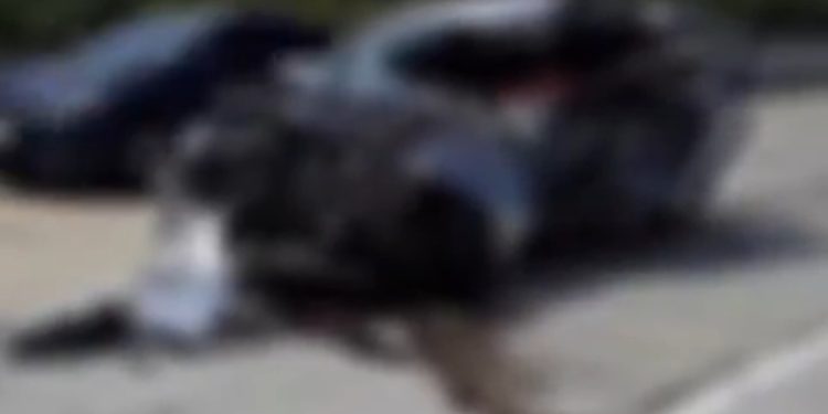 Di Duga Sopir Mengantuk, Mobil Innova Tabrak Sisi Kanan Truk Di Tol Balikpapan-Samarinda