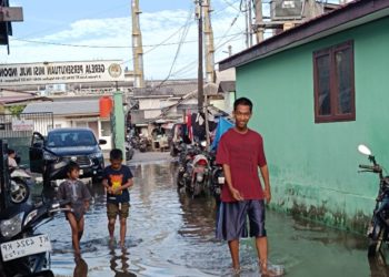 Warga Kelurahan Marga Sari Rayakan Lebaran Dengan Kondisi Banjir