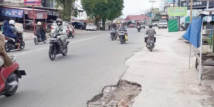 Galian Pipa Gas Selesai, Jalan Rusak Kemudian