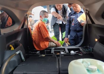 Oplos Bensin,Pemuda Di Tangkap Polisi