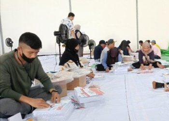 Sortir Surat Suara, KPU Kota Balikpapan Libatkan Warga Sekitar