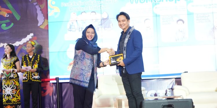 Specta 2024: ITK Gaungkan Inovasi Berkelanjutan bersama Adam Dustin Bhakti untuk Mendorong Kewirausahaan Muda di Kalimantan