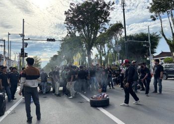 Tolak Kebijakan Efisiensi Anggaran, Mahasiswa Gelar Demo