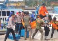 Tragedi Ferry Mukhlisa: Ilham Ditemukan Tak Bernyawa di Dalam Bangkai Kapal, Kahayu Masih Dicari di Kedalaman Laut Balikpapan