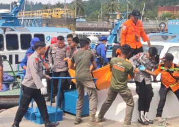 Tragedi Ferry Mukhlisa: Ilham Ditemukan Tak Bernyawa di Dalam Bangkai Kapal, Kahayu Masih Dicari di Kedalaman Laut Balikpapan