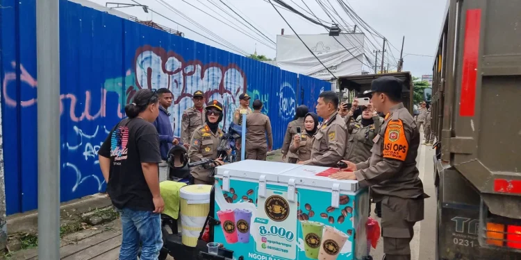 Pedagang Kaget dan Panik, di Samarinda Kopi Keliling Ditindak Satpol PP Samarinda