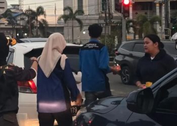Di Anggap Mengganggu Lalu Lintas, Satpol PP Kota Samarinda Bubarkan Aksi Galang Dana Mahasiswa