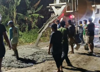 Perbaiki Jalan Secara Swadaya, Warga Soroti Minimnya Perhatian Pemerintah Kota Balikpapan